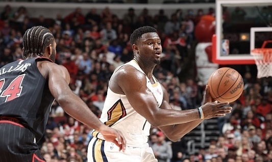  德罗赞33+8公牛撕碎雷霆防线