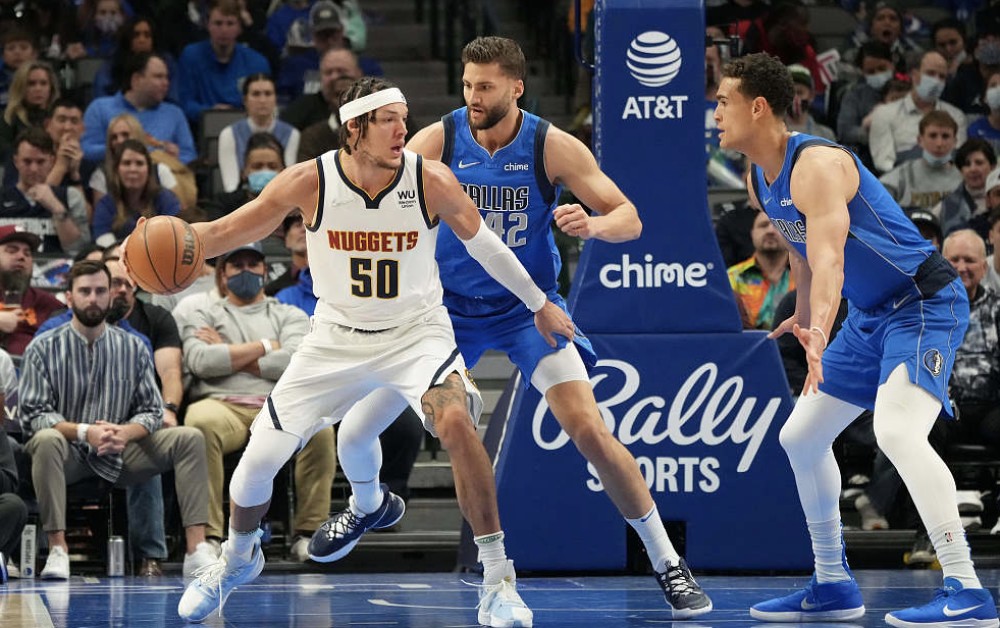  东契奇三双领军独行侠豪取五连胜佳绩