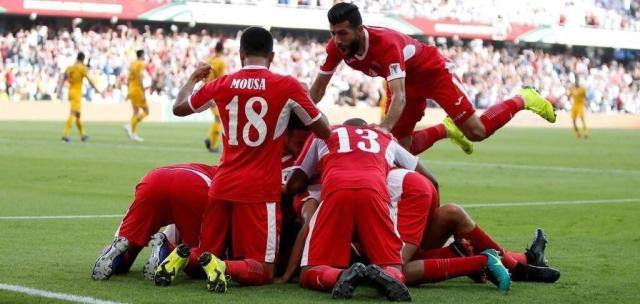  兰斯主场制造冷门，爆射世界波掀翻卫冕冠军  